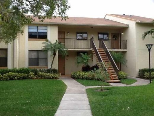 Residential complexes in Deerfield Beach, Broward County