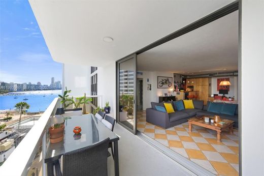 Residential complexes in Miami Beach, Miami-Dade