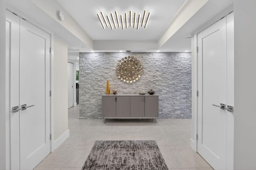 Residential complexes in Boca Raton, Palm Beach