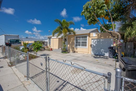Villa Aventura, Miami-Dade County