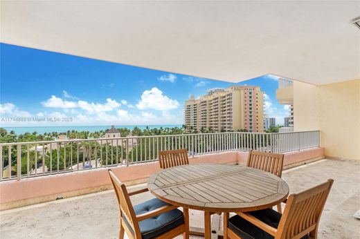Residential complexes in Key Biscayne, Miami-Dade