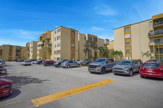 Жилой комплекс, Hialeah, Miami-Dade County
