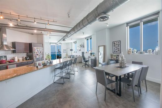 ‏בניין ב  מיאמי, Miami-Dade County