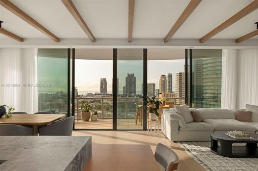 Residential complexes in Miami Beach, Miami-Dade