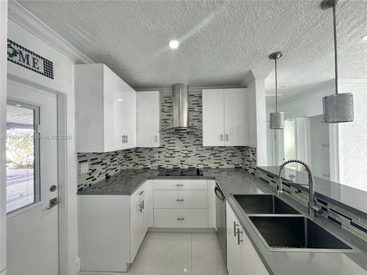 Villa in Hialeah, Miami-Dade