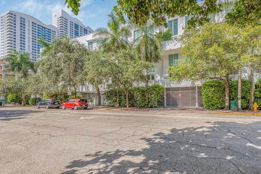 Residential complexes in Miami Beach, Miami-Dade
