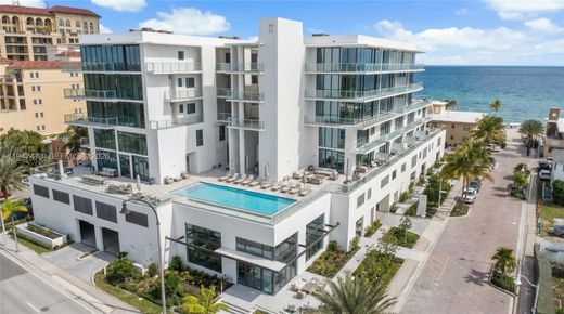 Residential complexes in Hollywood, Broward County
