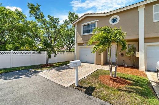 Townhouse in Coral Springs, Broward County