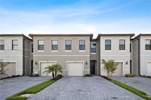 Townhouse in Oakland Park, Broward County