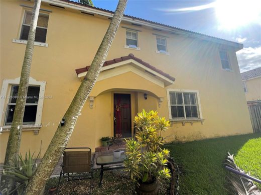 تاون هاوس ﻓﻲ South Miami Heights, Miami-Dade County