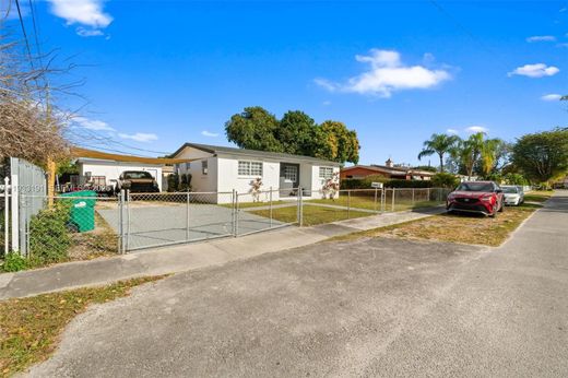 Villa in Miami Heights Trailer Park, Miami-Dade