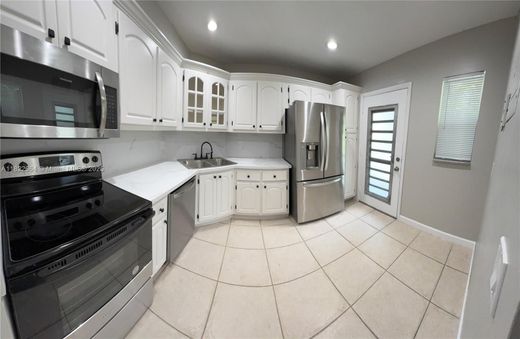 مجمع شقق ﻓﻲ Lauderhill, Broward County