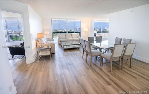 Aventura, Miami-Dade Countyのアパートメント・コンプレックス