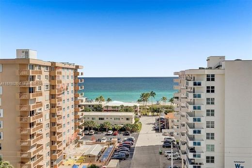 Residential complexes in Hollywood, Broward County