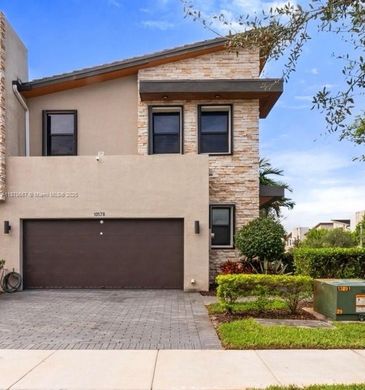 ‏בית בעיר ב  Doral, Miami-Dade County