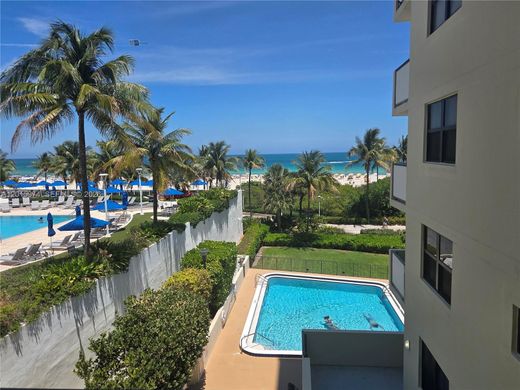 Residential complexes in Miami Beach, Miami-Dade