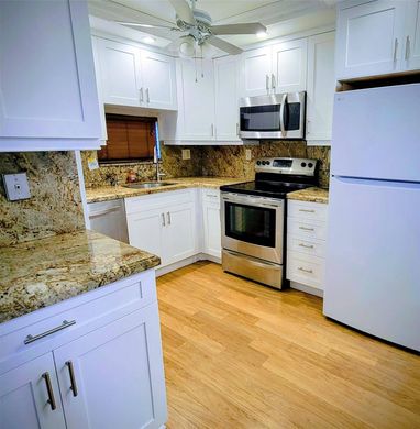 Residential complexes in Pembroke Pines, Broward County