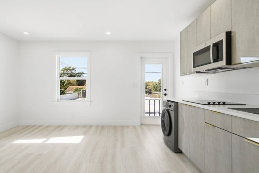 Residential complexes in West Palm Beach, Palm Beach