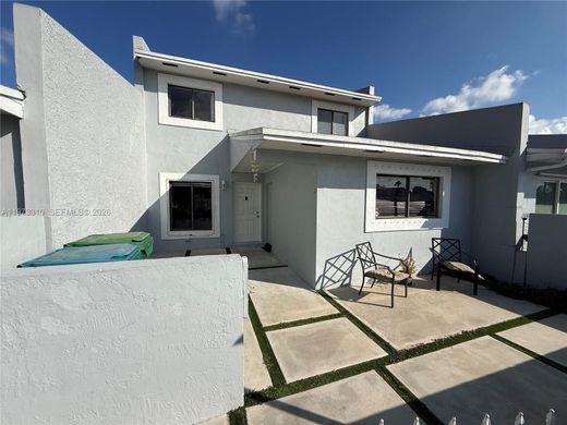 Townhouse in Miami Gardens, Miami-Dade