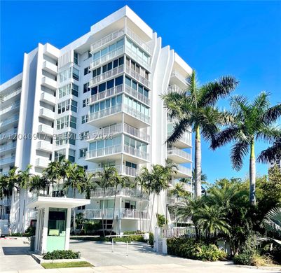 Residential complexes in Key Biscayne, Miami-Dade