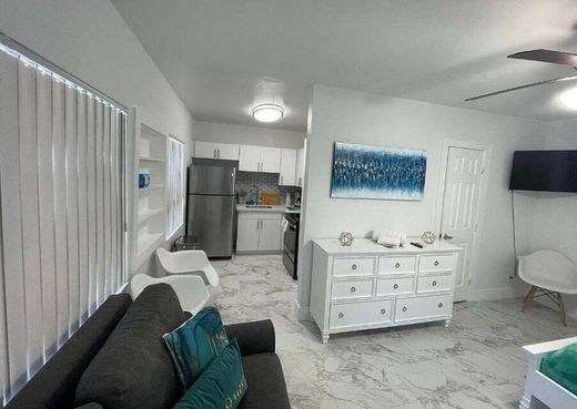 Residential complexes in Boca Raton, Palm Beach