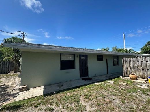 Townhouse in Lantana, Palm Beach