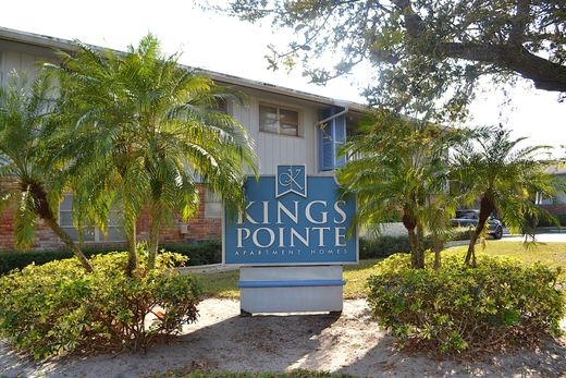 Residential complexes in Plantation, Broward County
