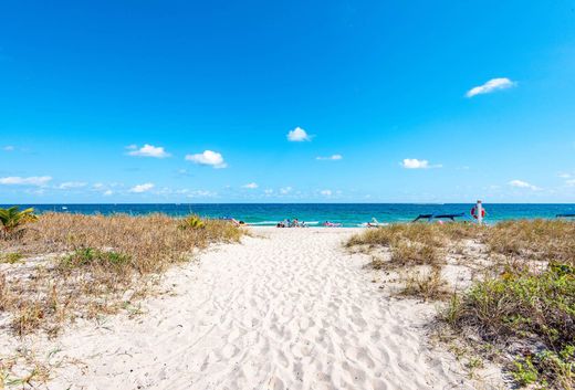 Residential complexes in Lauderdale by the sea, Broward County