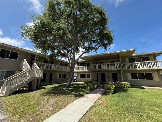 Residential complexes in Boca Raton, Palm Beach