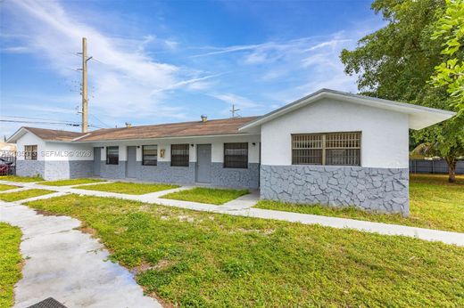 Residential complexes in West Park, Broward County