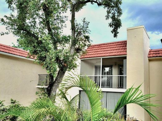 Residential complexes in Boca Raton, Palm Beach