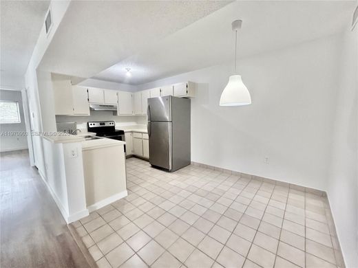 Komplex apartman Pembroke Pines, Broward County