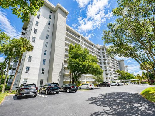 Residential complexes in Pompano Beach, Broward County