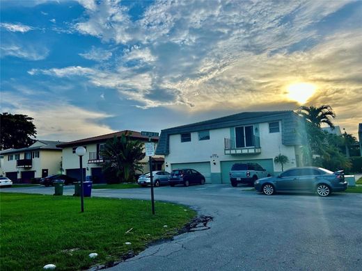 Townhouse - Coral Springs, Broward County