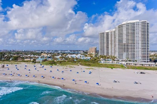 Residential complexes in Palm Beach Shores, Palm Beach
