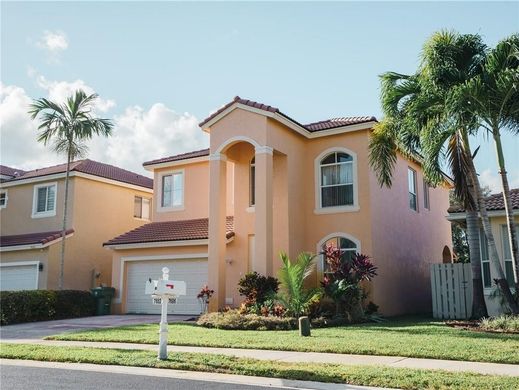 Villa - Pembroke Pines, Broward County