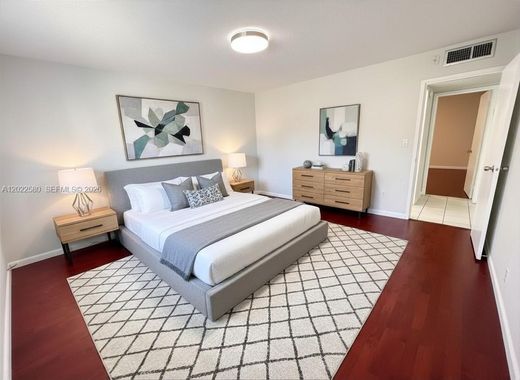 Residential complexes in Miami, Miami-Dade