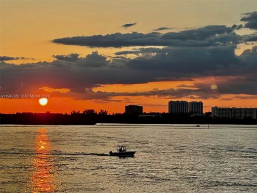 Residential complexes in Bal Harbour, Miami-Dade
