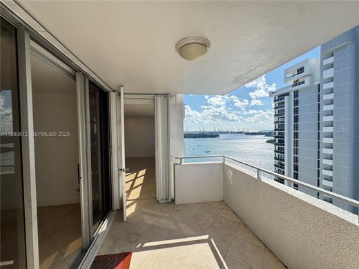 Residential complexes in Miami Beach, Miami-Dade