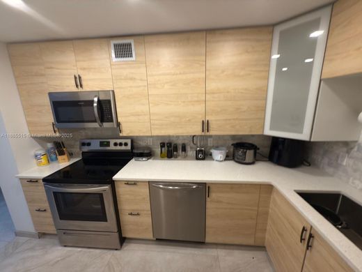 Kamienica w Hallandale Beach, Broward County