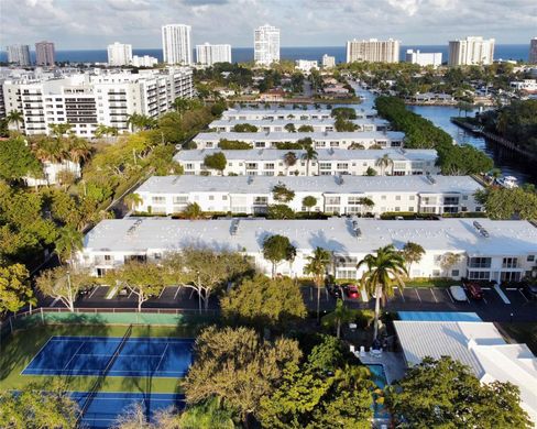 Residential complexes in Fort Lauderdale, Broward County