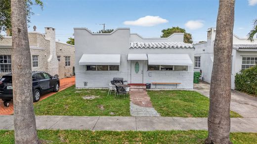 Villa in Hallandale, Broward County