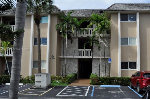 Residential complexes in Miami Lakes, Miami-Dade