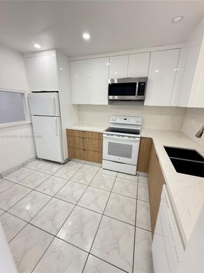 Dania Beach, Broward Countyのアパートメント・コンプレックス