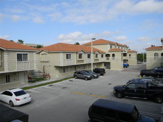 Жилой комплекс, Майами, Miami-Dade County