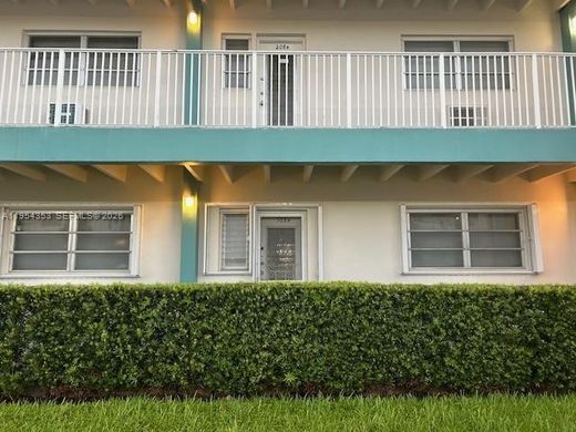 Residential complexes in North Miami Beach, Miami-Dade