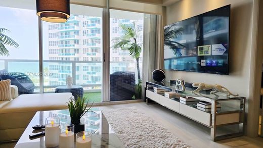 Residential complexes in Miami Beach, Miami-Dade