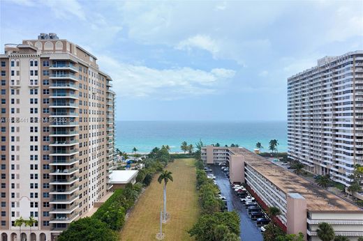 Residential complexes in Hallandale, Broward County