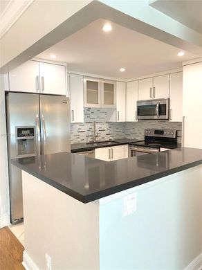 Residential complexes in Deerfield Beach, Broward County