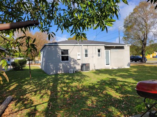 Villa - South Miami, Miami-Dade County